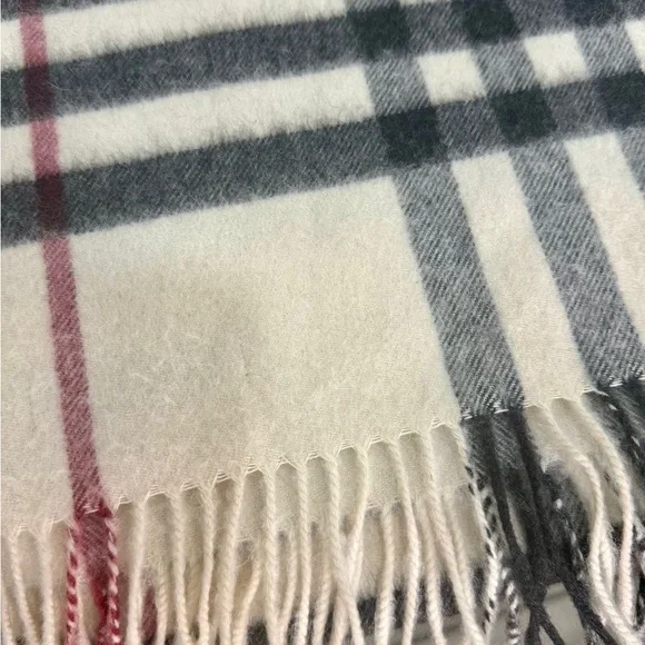 BURBERRY FRINGED CHECKERED SCARF - Picture 5 of 5